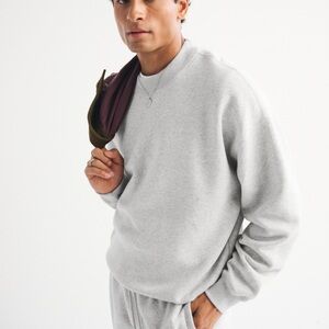 Abercrombie Essential Crew Sweatshirt Light Grey